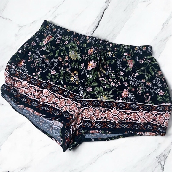 3/$15 Pink Republic Black Floral Flowy Shorts - Picture 5 of 5